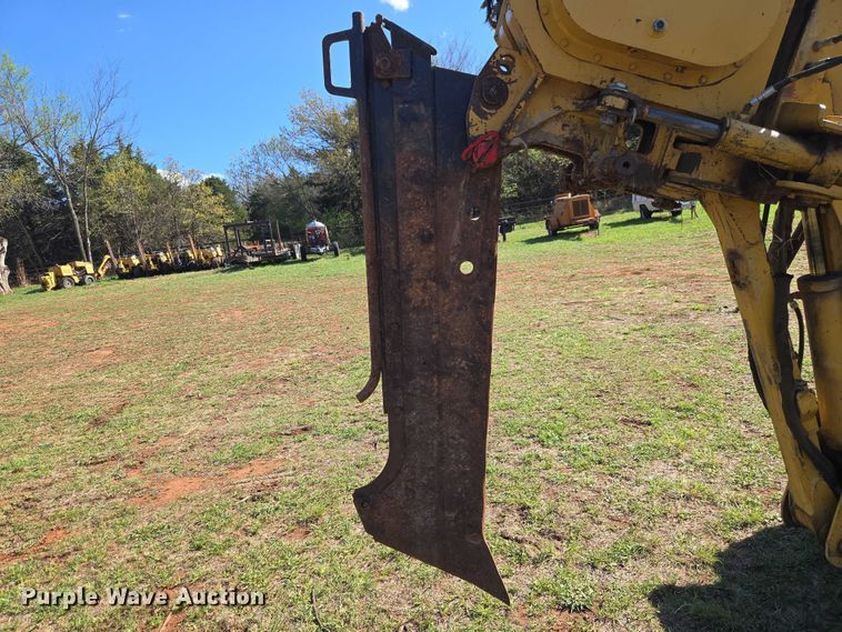 image for item ET5205 2005 Vermeer RT650 vibratory cable plow