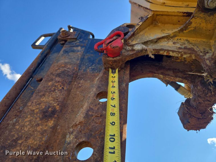 image for item ET5205 2005 Vermeer RT650 vibratory cable plow