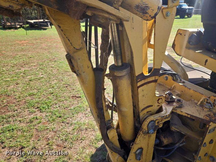 image for item ET5205 2005 Vermeer RT650 vibratory cable plow