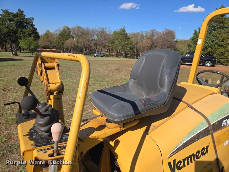 image for item ET5205 2005 Vermeer RT650 vibratory cable plow