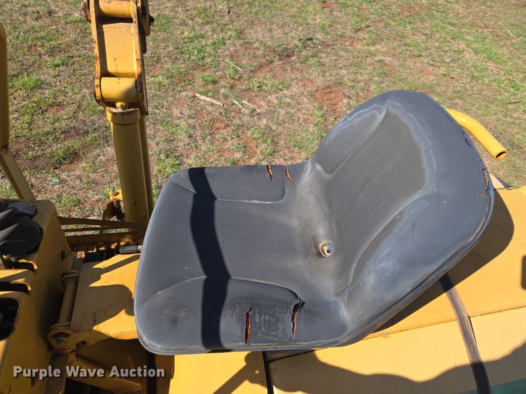 image for item ET5205 2005 Vermeer RT650 vibratory cable plow