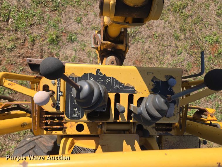 image for item ET5205 2005 Vermeer RT650 vibratory cable plow