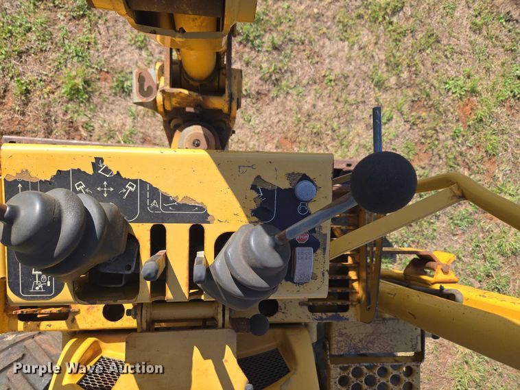 image for item ET5205 2005 Vermeer RT650 vibratory cable plow