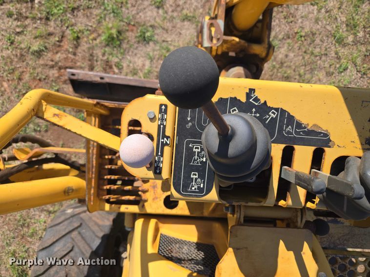 image for item ET5205 2005 Vermeer RT650 vibratory cable plow