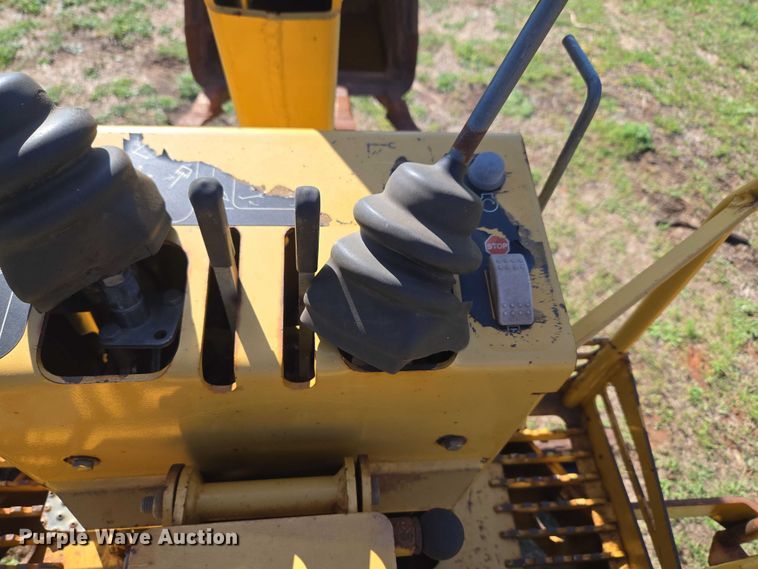 image for item ET5205 2005 Vermeer RT650 vibratory cable plow