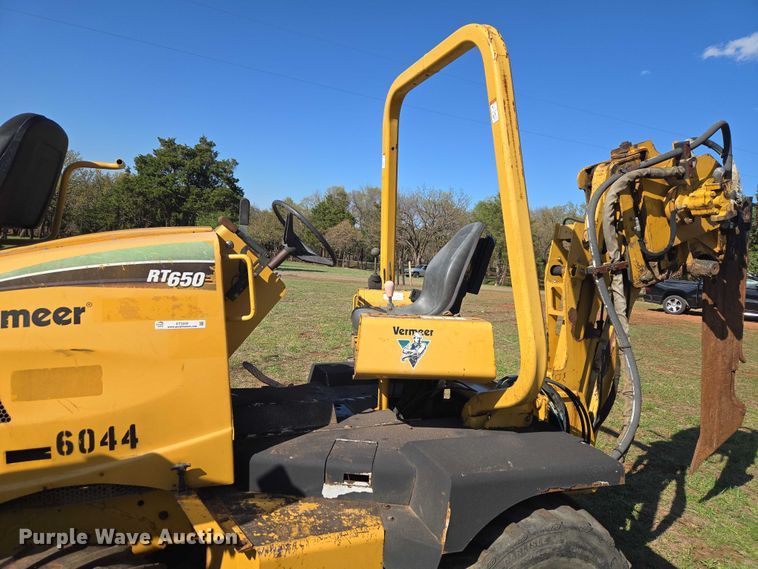 image for item ET5205 2005 Vermeer RT650 vibratory cable plow