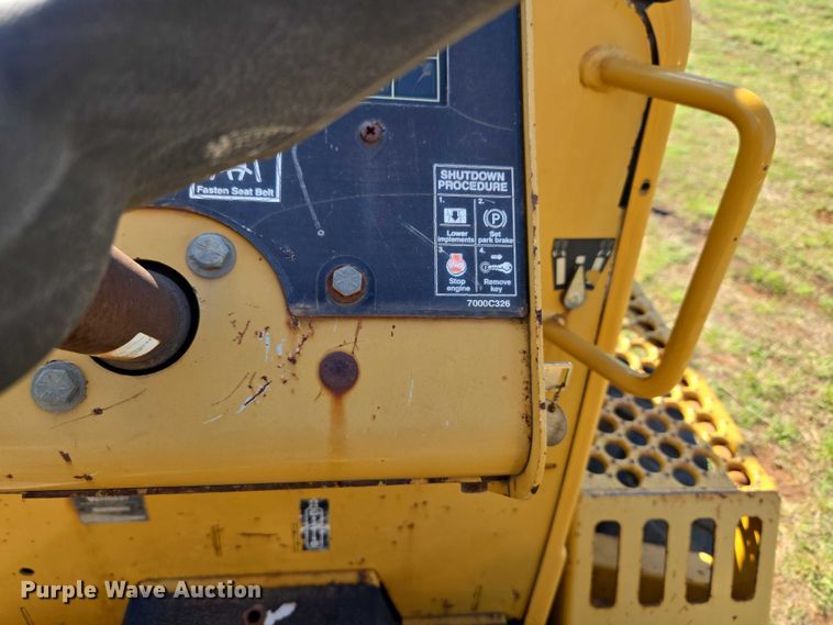 image for item ET5205 2005 Vermeer RT650 vibratory cable plow