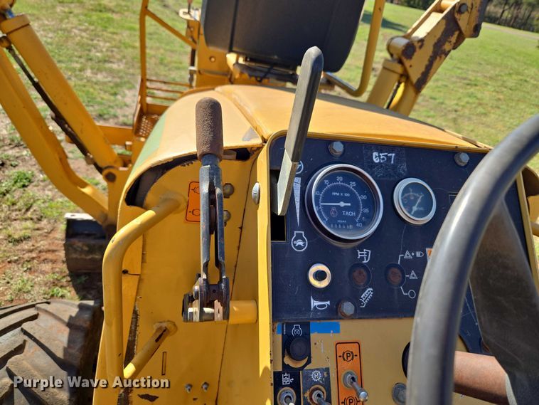 image for item ET5205 2005 Vermeer RT650 vibratory cable plow