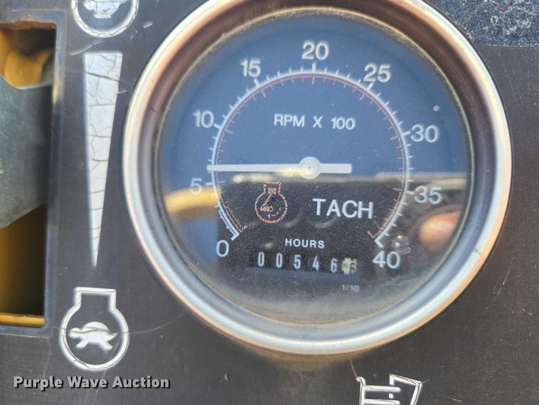 image for item ET5205 2005 Vermeer RT650 vibratory cable plow