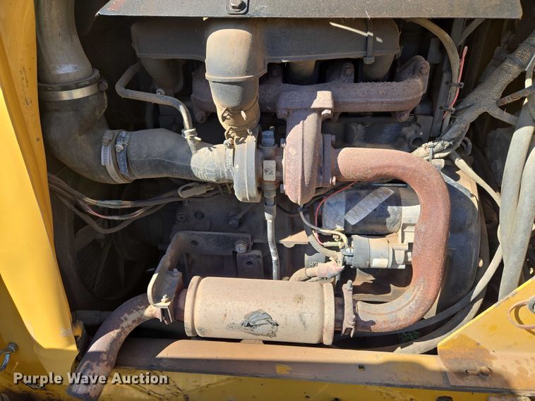 image for item ET5205 2005 Vermeer RT650 vibratory cable plow