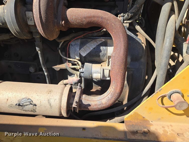 image for item ET5205 2005 Vermeer RT650 vibratory cable plow