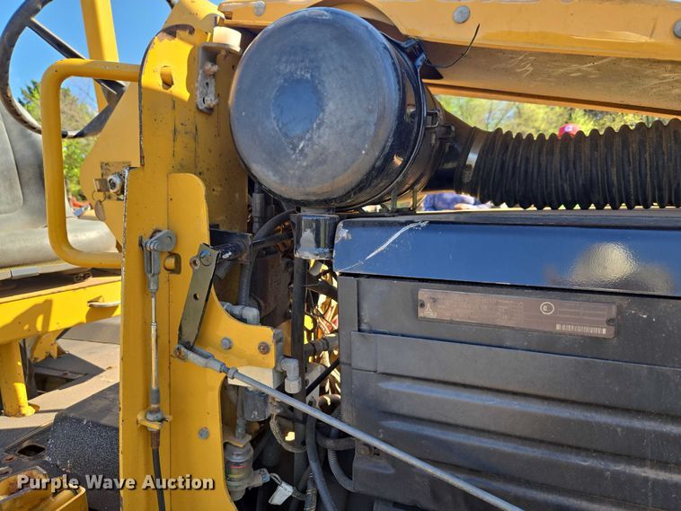 image for item ET5205 2005 Vermeer RT650 vibratory cable plow