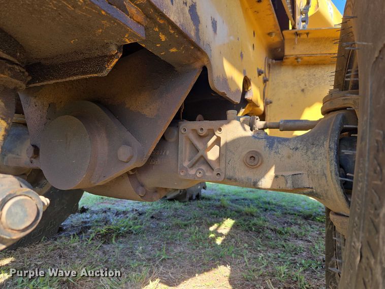 image for item ET5205 2005 Vermeer RT650 vibratory cable plow