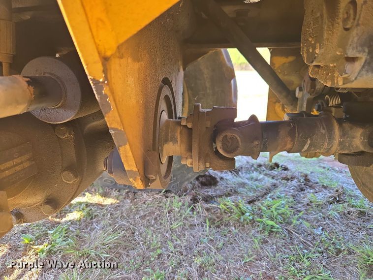 image for item ET5205 2005 Vermeer RT650 vibratory cable plow