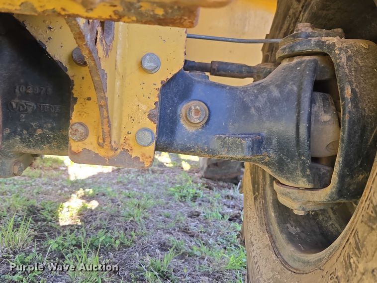 image for item ET5205 2005 Vermeer RT650 vibratory cable plow