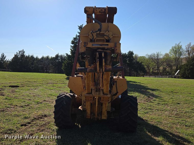 image for item ET5208 1989 Case 760 vibratory cable plow