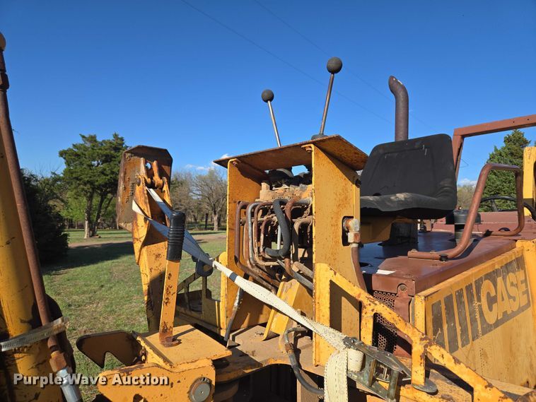 image for item ET5208 1989 Case 760 vibratory cable plow