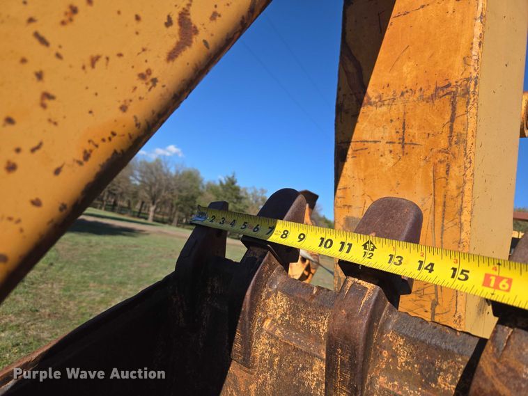 image for item ET5208 1989 Case 760 vibratory cable plow