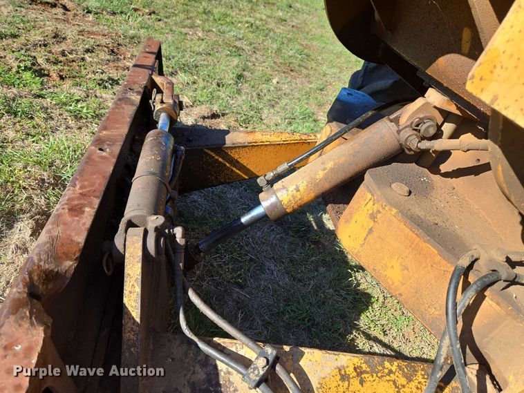 image for item ET5208 1989 Case 760 vibratory cable plow