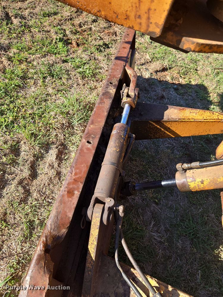 image for item ET5208 1989 Case 760 vibratory cable plow