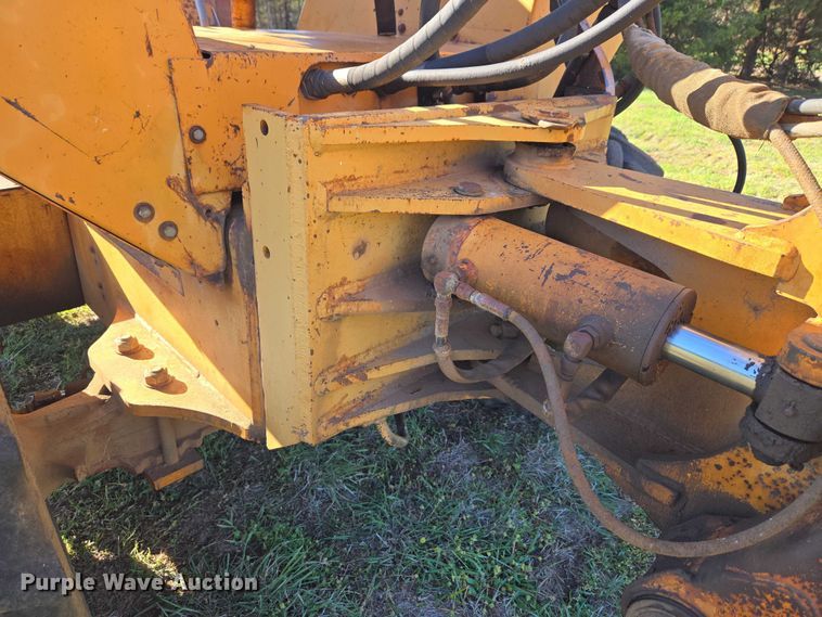 image for item ET5208 1989 Case 760 vibratory cable plow