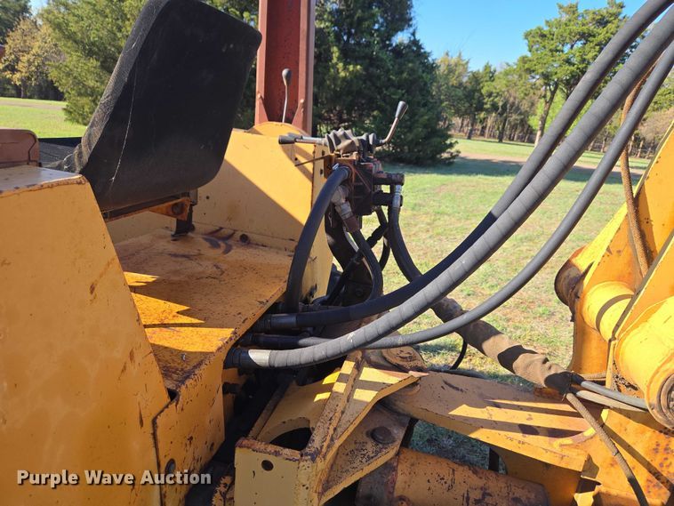 image for item ET5208 1989 Case 760 vibratory cable plow