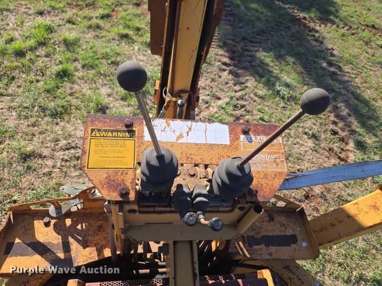 image for item ET5208 1989 Case 760 vibratory cable plow