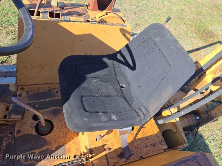 image for item ET5208 1989 Case 760 vibratory cable plow