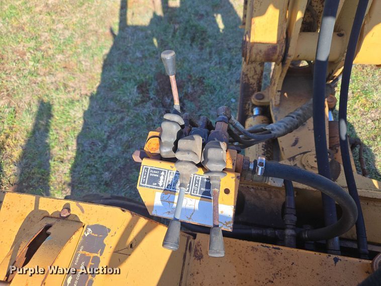 image for item ET5208 1989 Case 760 vibratory cable plow