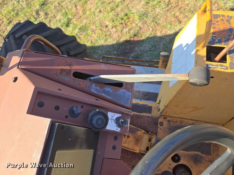 image for item ET5208 1989 Case 760 vibratory cable plow