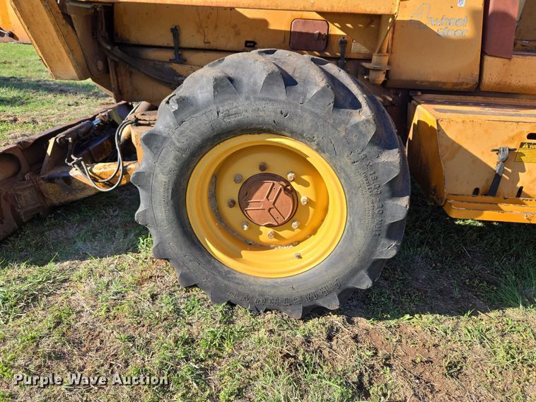 image for item ET5208 1989 Case 760 vibratory cable plow