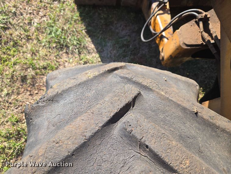 image for item ET5208 1989 Case 760 vibratory cable plow