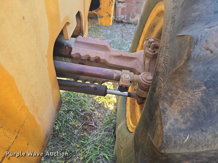 image for item ET5208 1989 Case 760 vibratory cable plow