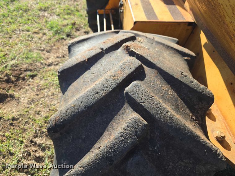 image for item ET5208 1989 Case 760 vibratory cable plow