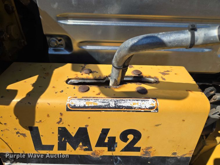 image for item ET5212 1999 Vermeer LM-42 trencher