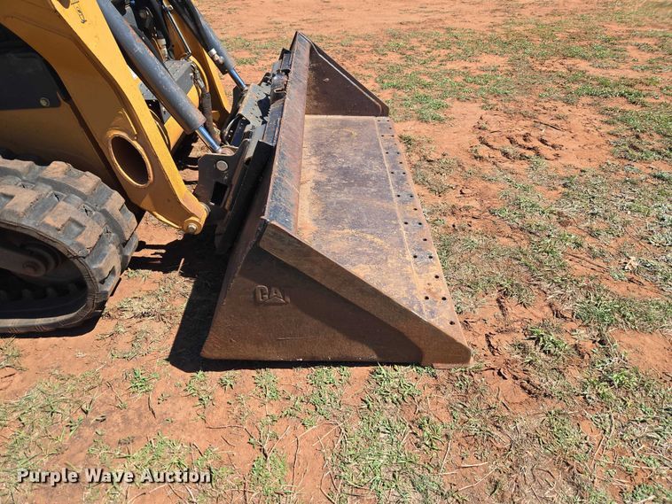 image for item ET5218 2017 Case TR270 tracked skid steer loader