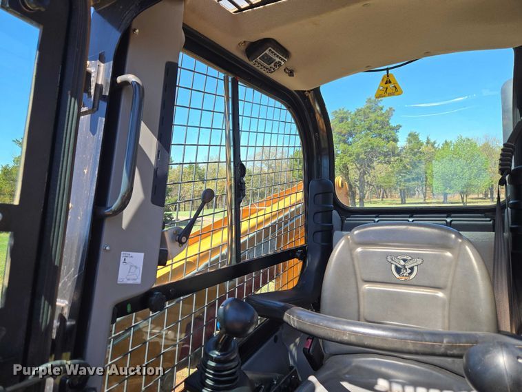 image for item ET5218 2017 Case TR270 tracked skid steer loader