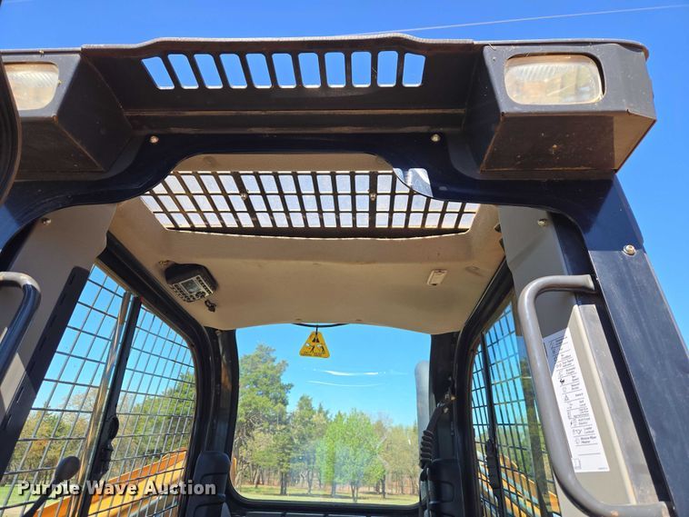 image for item ET5218 2017 Case TR270 tracked skid steer loader