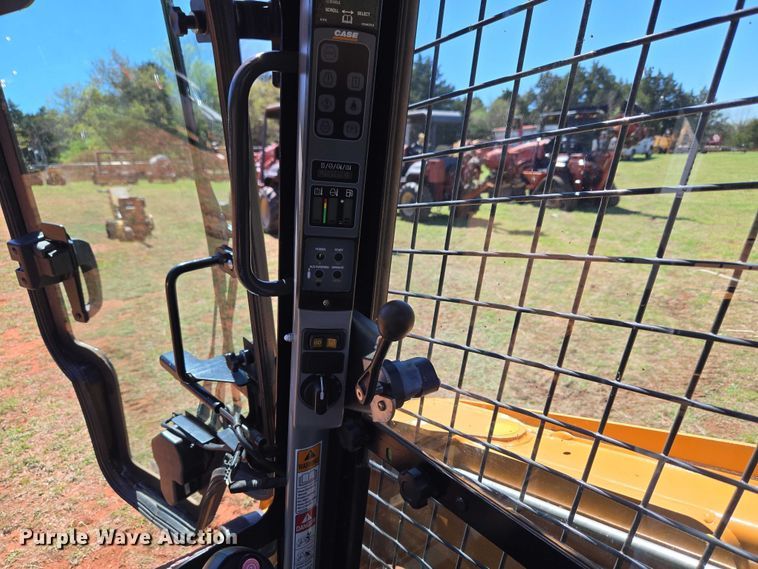 image for item ET5218 2017 Case TR270 tracked skid steer loader