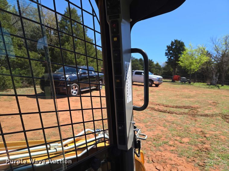 image for item ET5218 2017 Case TR270 tracked skid steer loader