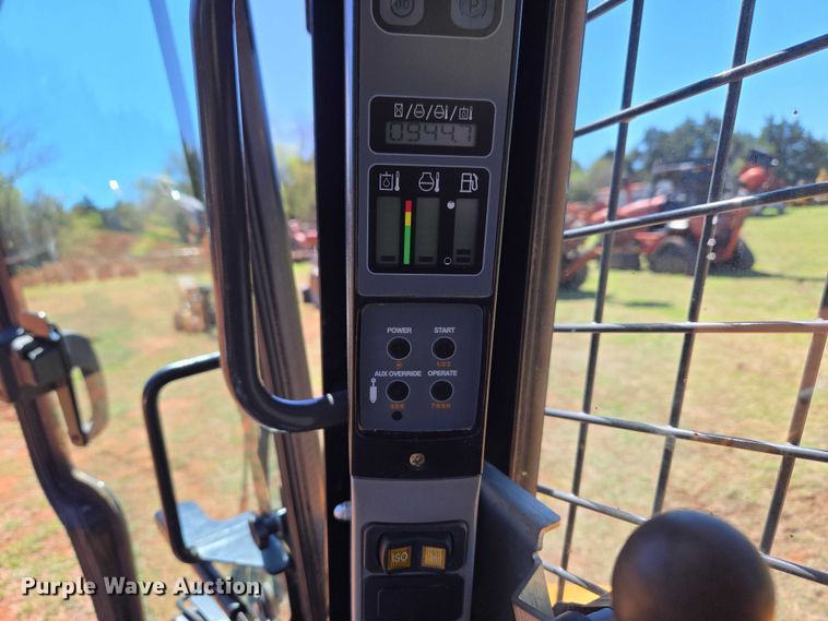 image for item ET5218 2017 Case TR270 tracked skid steer loader