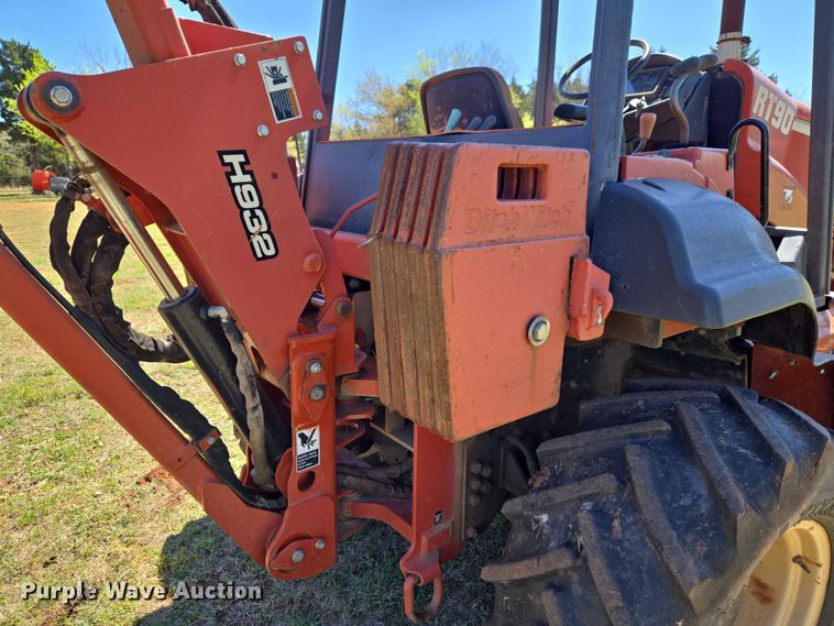 image for item ET5219 2002 Ditch Witch RT90 vibratory cable plow