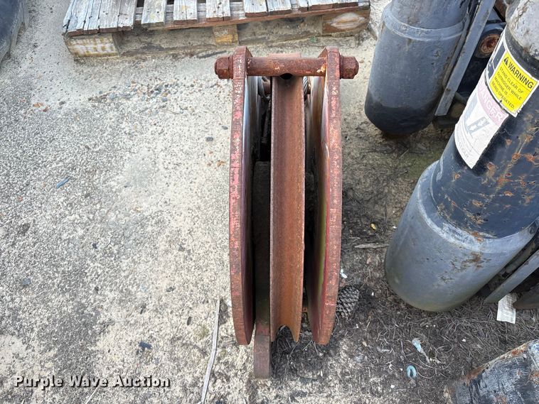 image for item EU0512 1968 Hendrickson 60-D crane