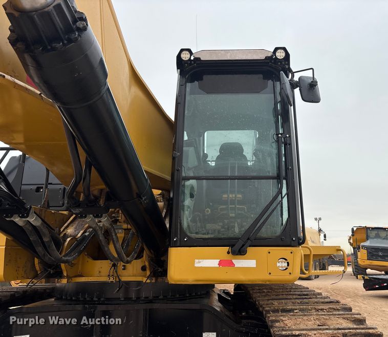 image for item EU4832 2020 Caterpillar 395 excavator