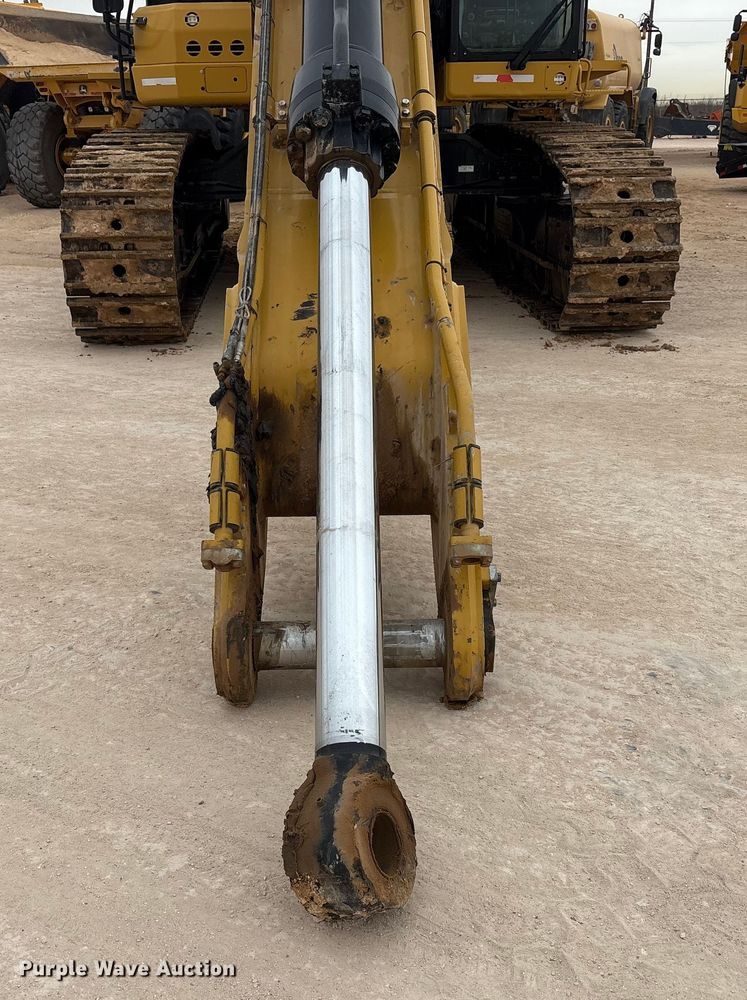 image for item EU4832 2020 Caterpillar 395 excavator