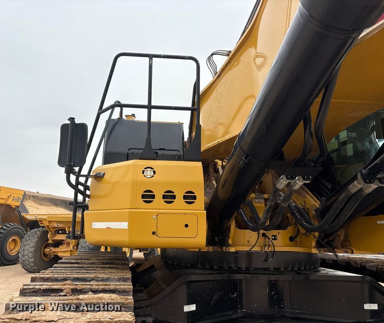 image for item EU4832 2020 Caterpillar 395 excavator
