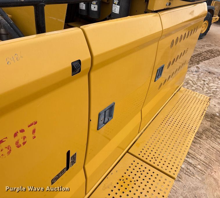 image for item EU4832 2020 Caterpillar 395 excavator