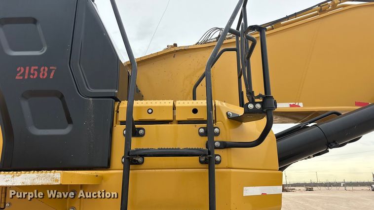 image for item EU4832 2020 Caterpillar 395 excavator
