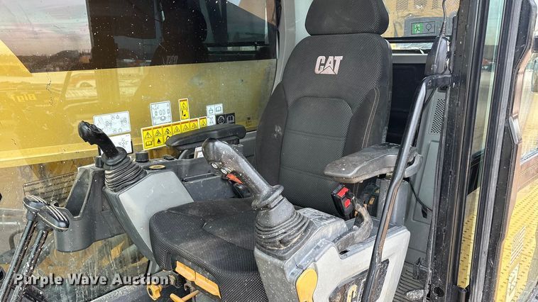 image for item EU4832 2020 Caterpillar 395 excavator