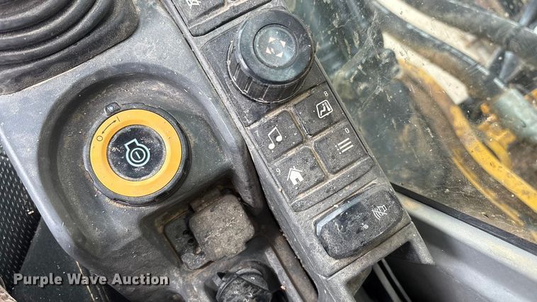 image for item EU4832 2020 Caterpillar 395 excavator